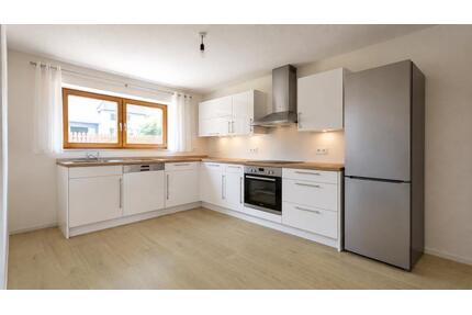Moderne 2-Zimmer Wohnung großer Balkon, Stellplatz & Garten - Dietenheim