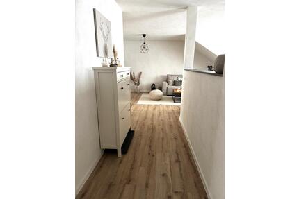 Helle Dachgeschosswohnung 57m2 mit Abstellraum - Neukirchen