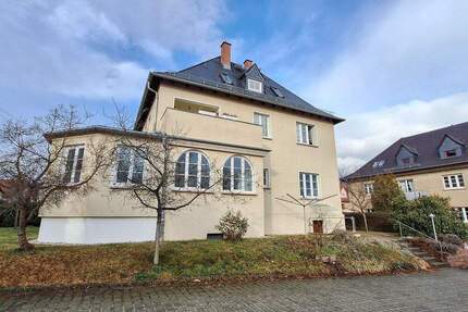 Flexibles Zweifamilienhaus in Saalfeld - Wohnen & Arbeiten unter einem Dach