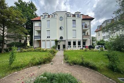 Preußisches Viertel: Helle Dachgeschoss-Wohnung mit drei Zimmern, zwei Balkonen und Lift - Dresden Radeberger Vorstadt