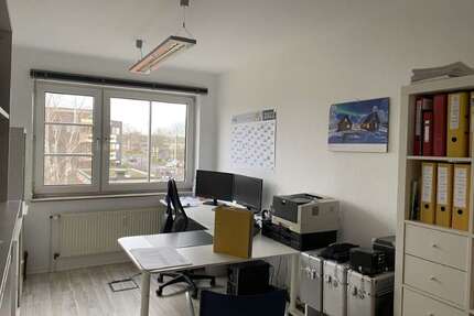 Büro in Bonn 280,00 € 14 m² - 280,00&nbsp;EUR Kaltmiete, ca.&nbsp; 14,00&nbsp;m&sup2; in Bonn (PLZ: 53125)