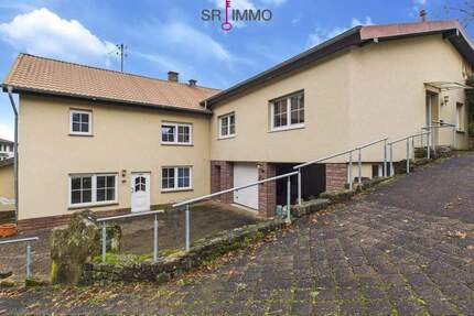 Wohnen mit Perspektive: Haus mit zwei Wohnungen in Baustert