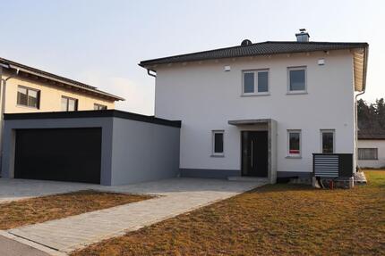 Modernes Einfamilienhaus mit Garage und Garten zu vermieten - Bodenwöhr
