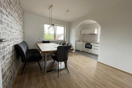 Helle 4-Zimmer-Wohnung mit großer Wohnküche, großem Südbalkon - Vierkirchen