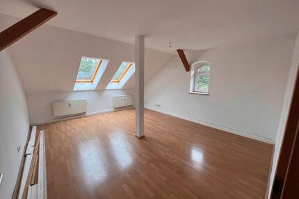 Große 5,5-Raum-Dachgeschosswohnung mit Garten in ruhiger Lage - Penig
