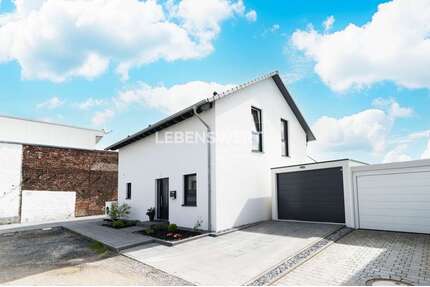 Haus zum Kaufen in Solingen Höhscheid 635.000,00 € 146.03 m² - Solingen / Höhscheid