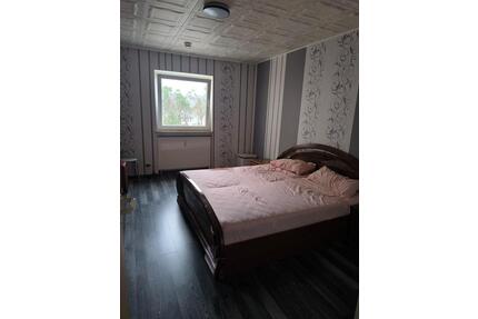 Gepflegte Wohnung mit dreieinhalb Zimmern sowie Balkon und EBK - Landstuhl