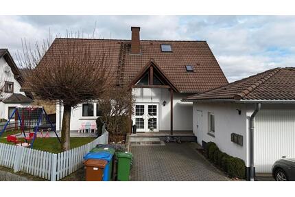 Großzügige Dachgeschoss Wohnung - Straßenhaus