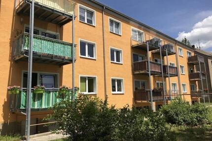 Neu sanierte 4-Raumwohnung mit zwei Balkonen - Remse