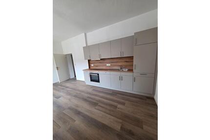 Renovierte 3-Zimmer-Wohnung im Erdgeschoss - zentrale Lage - Emden