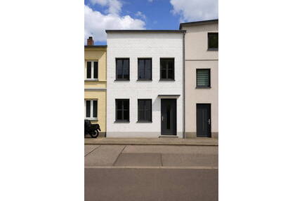 Moderne Eleganz auf 4 Zimmern - Energetisch saniertes Reihenmittelhaus in Altstadtnähe - Lübeck St. Gertrud