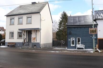 Exklusives Doppelhaus-Grundstück in der Vulkaneifel: Zwei saniert - Pelm