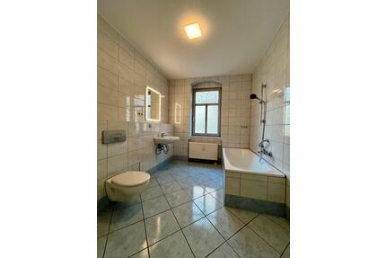 Einladende 2-Zi Altbauwohnung mit Balkon, EBK und Stellplatz auf dem Grundstück in ruhiger Lage - Dresden Blasewitz