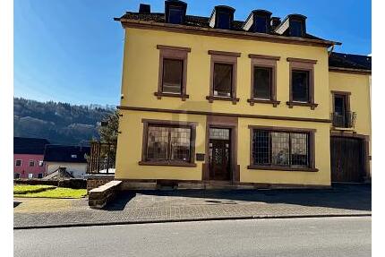 CHARMANTES HAUS MIT BLICK AUF SCHLOSS MALBERG