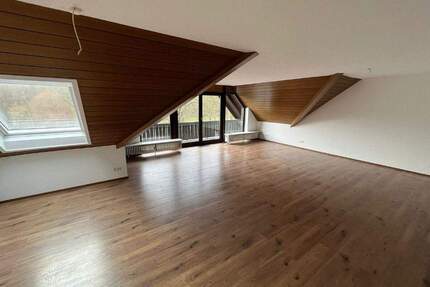 Charmante 5-Zimmer-Wohnung in beliebter Lage mit Kellerabteilung und Stellpaltz - Horn-Bad Meinberg Billerbeck