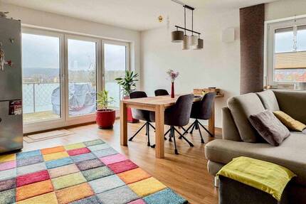 Ankommen & Wohlfühlen: stilvolle Wohnung mit Blick ins Grüne und Premium-Ausstattung - Teublitz Saltendorf