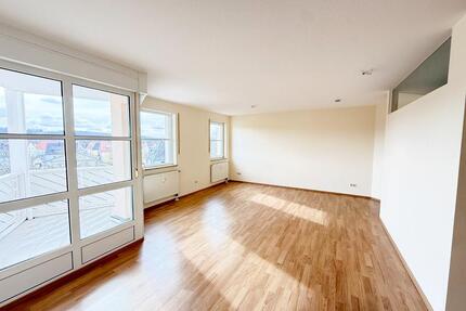 Lichtdurchflutete 2-Zimmer Wohnung mit Traumblick über Pleinfeld