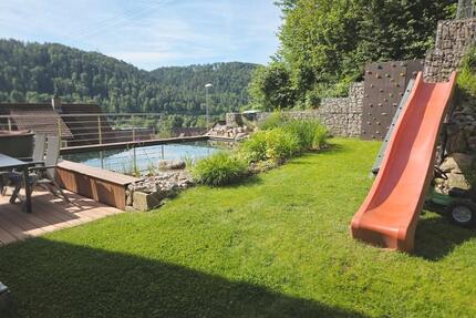 MODERNES (A+) EINFAMILIENHAUS IM GRÜNEN mit Schwimmteich - Horb am Neckar