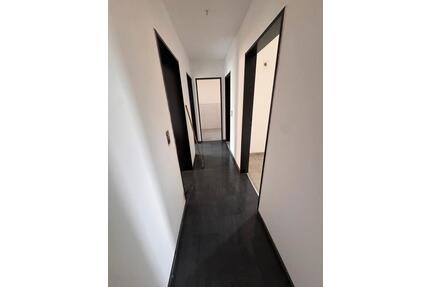 Renovierte 3 Zimmer Wohnung - 950,00&nbsp;EUR Kaltmiete, ca.&nbsp; 80,00&nbsp;m&sup2; in Eislingen (Fils) (PLZ: 73054)