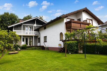 Provisionsfrei – Zwei Häuser auf großzügigem Grundstück Haus - Stephanskirchen