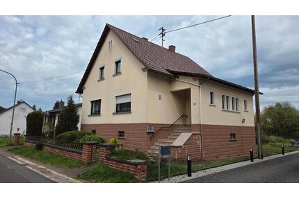 Einfamilienhaus mit Garage - 175.000,00&nbsp;EUR Kaufpreis, ca.&nbsp; 150,00&nbsp;m&sup2; in Schmelz (PLZ: 66839)