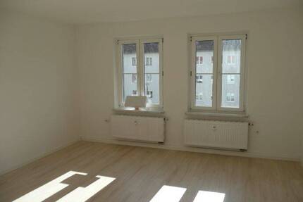 NEU! 3 RAUM WOHNUNG MIT EBK UND STELLPLATZ - Pirna