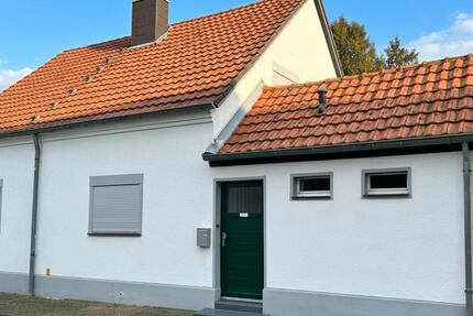Erstvermietung: Modernisiertes Einfamilienhaus mit Garten - Alsdorf