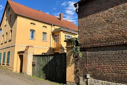 Großer 4 Seitenhof mit zwei Häuser - Weißenfels