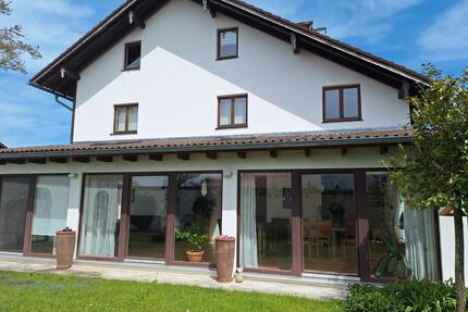 Großes Mehrgenerationenhaus mit vielfältiger Nutzungsmöglichkeit - Berg