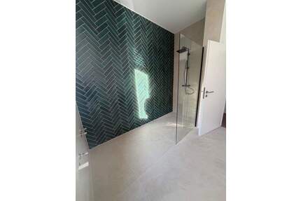 Kernsanierte 5 Zimmer Wohnung mit großer Terasse - Mauer