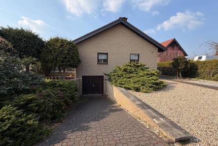 Einfamilienwohnhaus im Bungalowstil in Weinböhla mit großem Grundstück