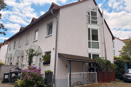 Frankfurt Nieder-Erlenbach Reihenendhaus mit Einliegerwohnung - Frankfurt am Main Bonames