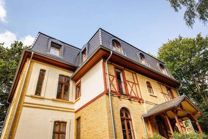 Modern History - Traumhafte Dachgeschosswohnung mit herrlicher Terrasse und Blick ins Grüne - Berlin Lichterfelde