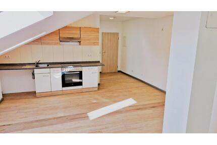 Frisch renovierte 3-Zimmer-Dachgeschosswohnung in ruhiger Lage von Reislingen – sofort bezugsfrei - Wolfsburg Almke