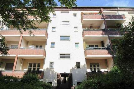 Vermietete 2-Zimmer Wohnung mit Balkon: In grüner und dennoch zentraler Lage von Berlin-Zehlendorf
