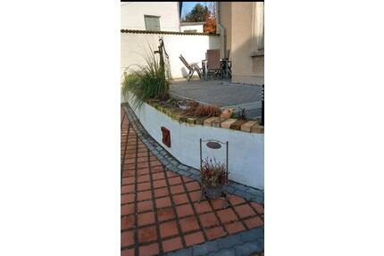 Ein-Zweifamilienhaus mit zweitem Wohnhaus - Wettin-Löbejün