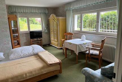 Möbl. 1-Zimmerwohnung mit Garage und Gartenteil Pauschal 710 € - Ostelsheim