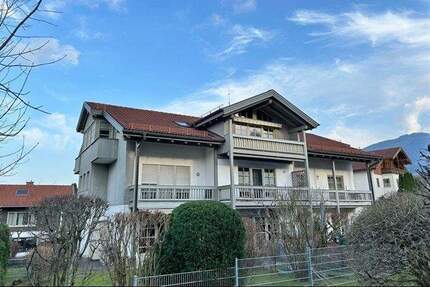 Gemütlich im Dachgeschoss! - 275.000,00&nbsp;EUR Kaufpreis, ca.&nbsp; 56,00&nbsp;m&sup2;&nbsp;Wohnfl&auml;che in Bad Feilnbach (PLZ: 83075)