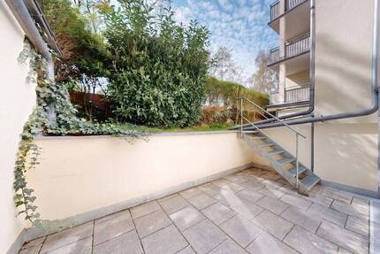 Mehrgenerationenwohnen in Ahrensfelde: Zwei Wohnbereiche mit Balkon und Terrasse