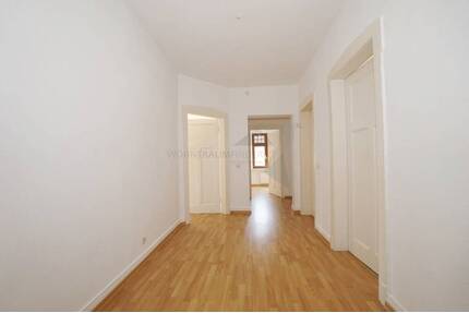 Attraktive 3-Raum-Wohnung mit großer Wohnküche und Einbauküche - Zwickau Innenstadt