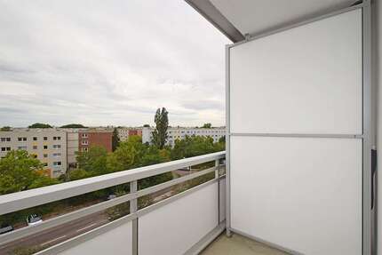 Wohnung zum Mieten in Halle (Saale) 280,85 € 31.24 m²