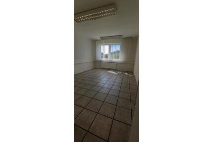 Lager und Büros - 800,00&nbsp;EUR Kaltmiete, ca.&nbsp; 240,00&nbsp;m&sup2; in Peterswald-Löffelscheid (PLZ: 56858)