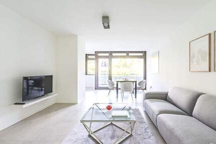 Zentral gelegene, sanierte City-Wohnung mit separatem Tiefgaragenplatz – Top-Lage nahe Steinplatz, sofort beziehbar. - Berlin Charlottenburg