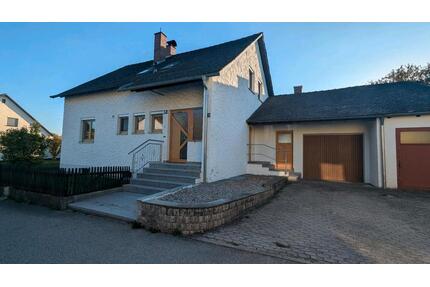 Freistehendes Einfamilienhaus mit Garten - Beratzhausen