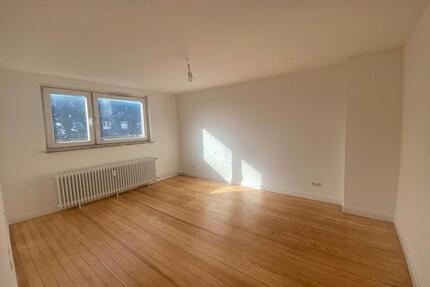 Zw. Stadtparkt und Mühlenkamp - Erstbezug nach Modernisierung - Dachwohnung mit Balkonfenster - Hamburg Winterhude