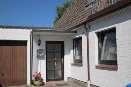 DHH Nähe WKK BBZ zu vermieten! - 675,00&nbsp;EUR Kaltmiete, ca.&nbsp; 89,00&nbsp;m&sup2; in Heide (PLZ: 25746)