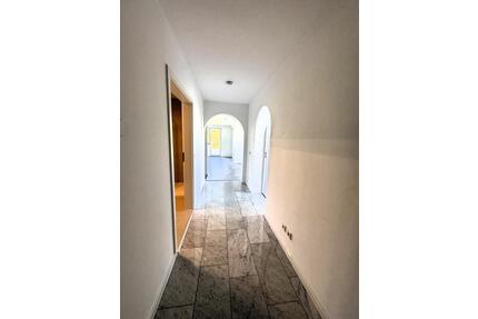 Sehr gepflegte, moderne Wohnung, 3 Zimmer, 2 Balkone, hell und sonnig - Linz am Rhein