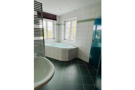 Außergewöhnliche 4,5 Zimmerwohnung mit Einbauküche und riesiger Terrasse im Grünen! - Chemnitz Ebersdorf