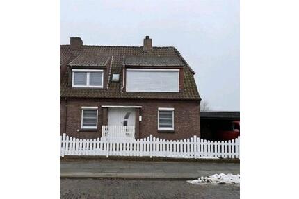 Doppelhaushälfte mit großen Grundstück und hochwertiger Sanierung - Nordenham