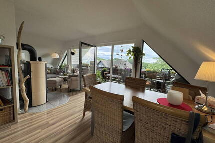 Charmante Dachgeschosswohnung mit Weitblick - 4 Zimmer, Kamin & Sonnenbalkon - Haan